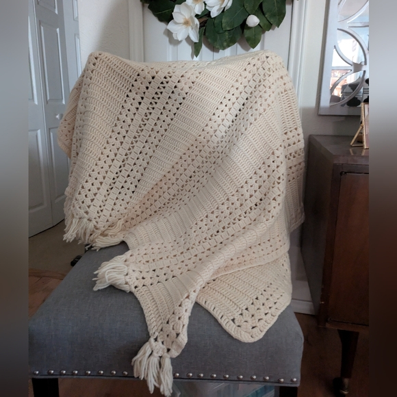 Vintage Crochet Cottage Core Throw